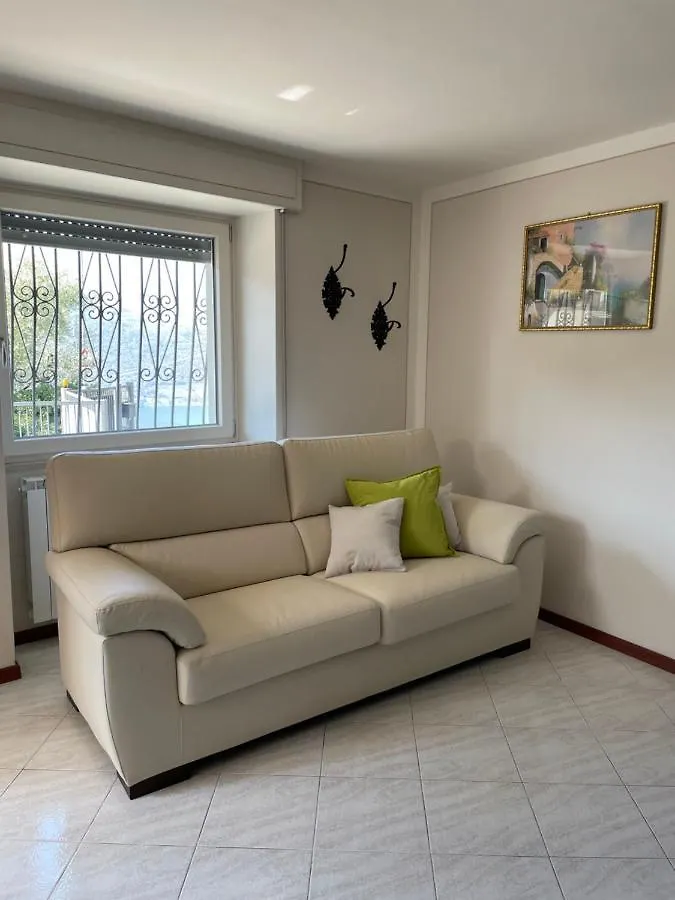 Appartamento Amazing Corner Sale Marasino Italia